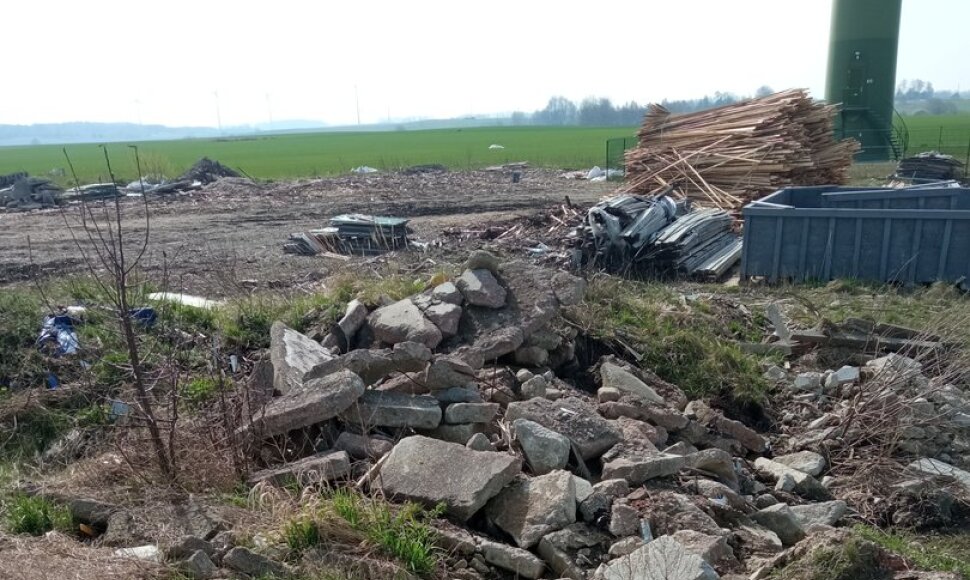 Atliekomis užteršta teritorija Kretingos rajone