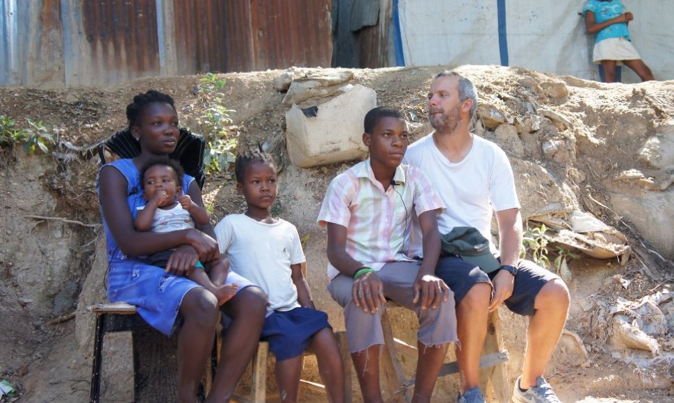 Giedrius Savickas su haitiečiais