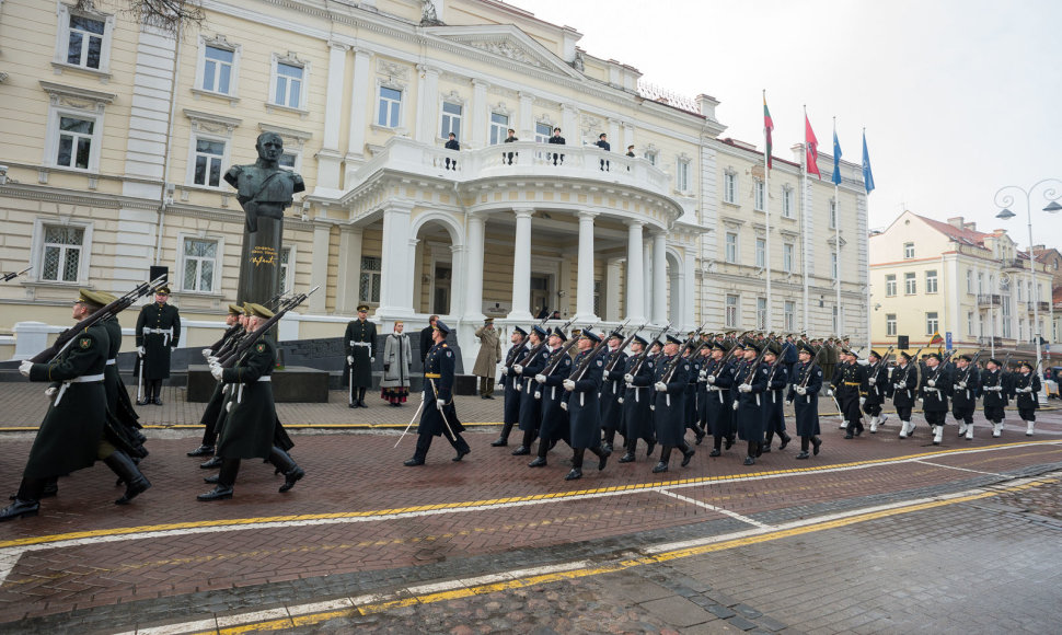 Vasario 16-osios šventinė ceremonija prie Krašto apsaugos ministerijos