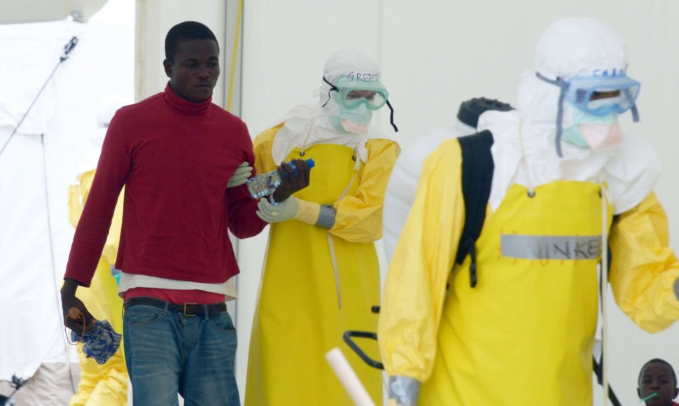 Vedamas Ebolos virusu užsikrėtęs vyras 
