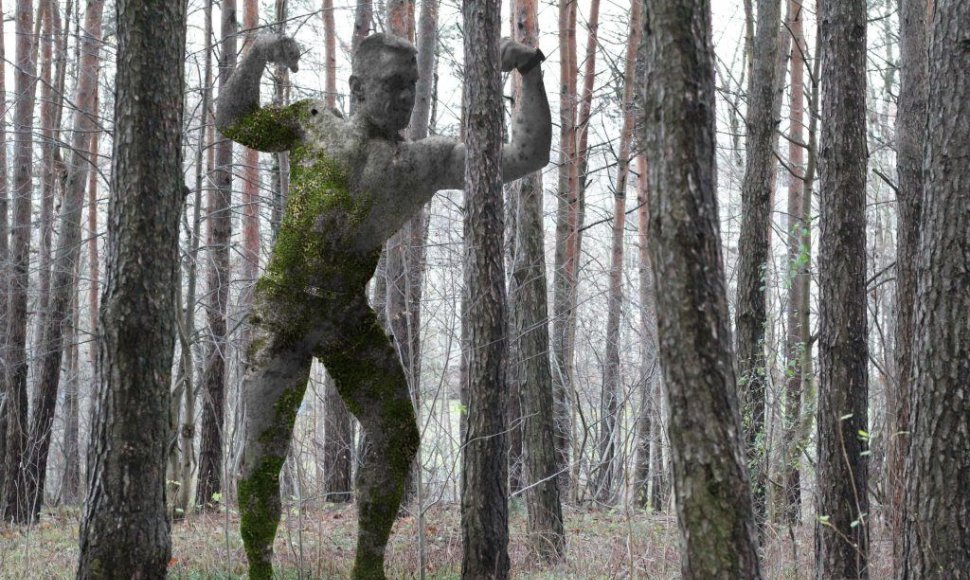 Mykolo Saukos skulptūra Viršuliškių miško parke