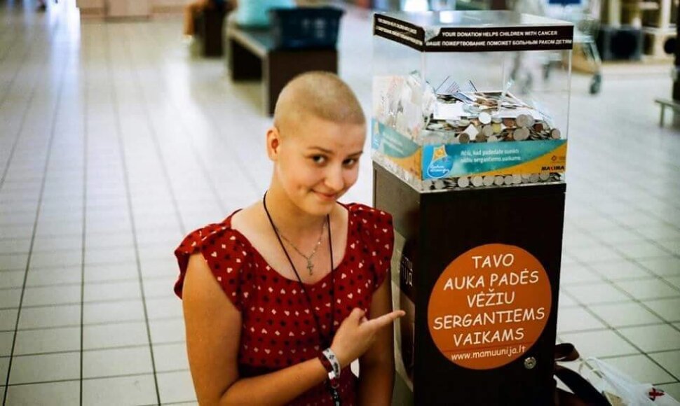 Vaiva prie aukų dėžutės