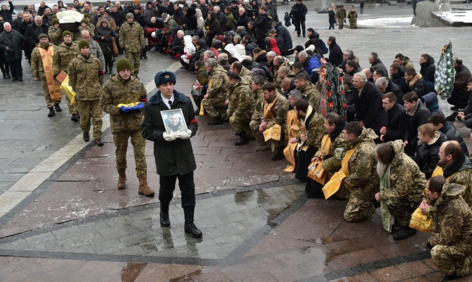 Rytų Ukrainoje nesiliaujant susirėmimams Kijevas prašo pagalbos kovoje su Rusija