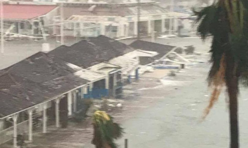 Uragano Irmos nusiaubta Šventojo Martyno sala
