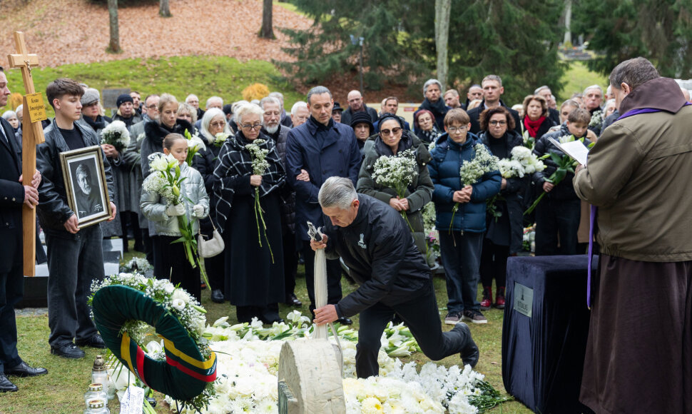 K. Smorigino laidotuvės menininkų kalnelyje, Antakalnio kapinėse