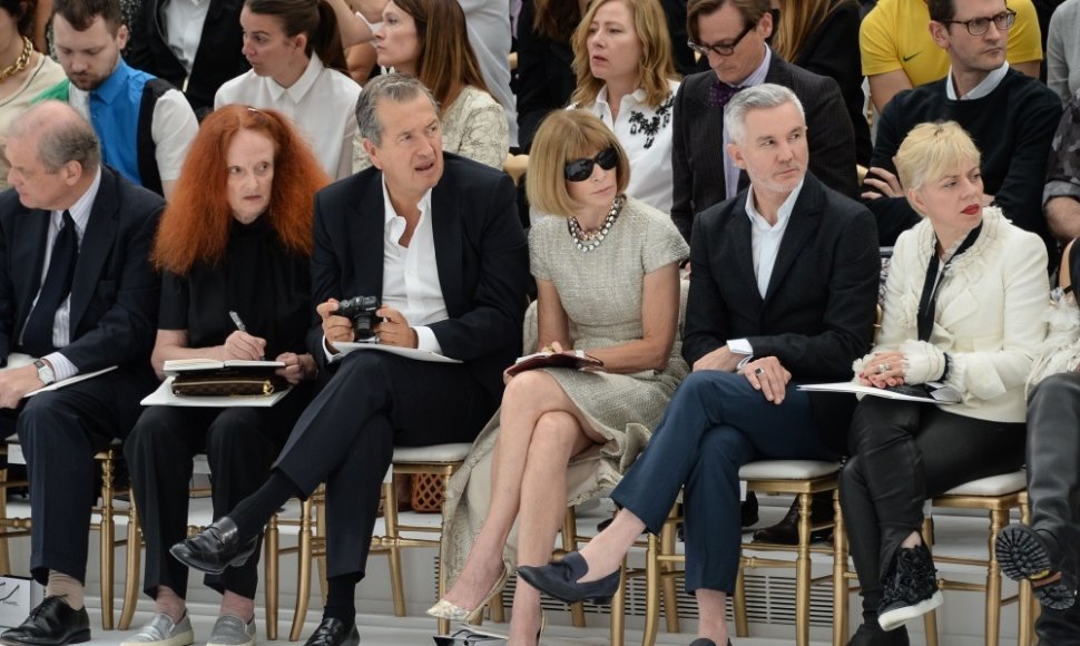 Grace Coddington, Mario Testino, Anna Wintour ir Bazas Luhrmannas su žmona Catherine Martin