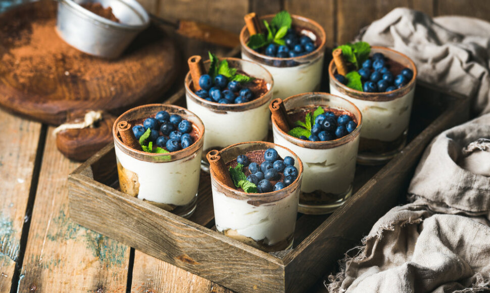 Tiramisu su šilauogėmis