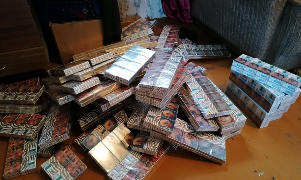 Kauno apskrities policijos pareigūnų Žiežmariuose aptiktos kontrabandinės cigaretės