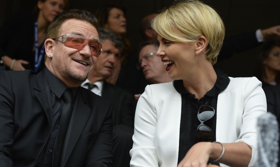 Bono ir Charlize Theron