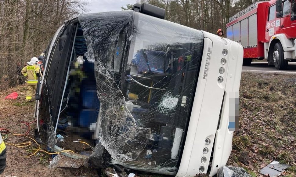 Lenkijoje avariją patyręs autobusas iš Lietuvos