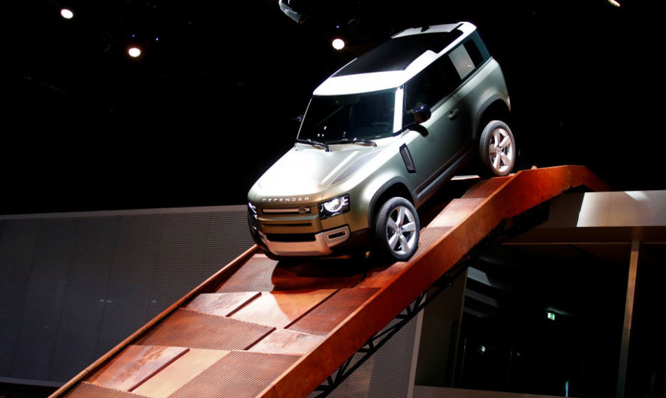 Frankfurto mugė: naujas „Land Rover Defender“ – lyg iš filmo apie Džeimsą Bondą