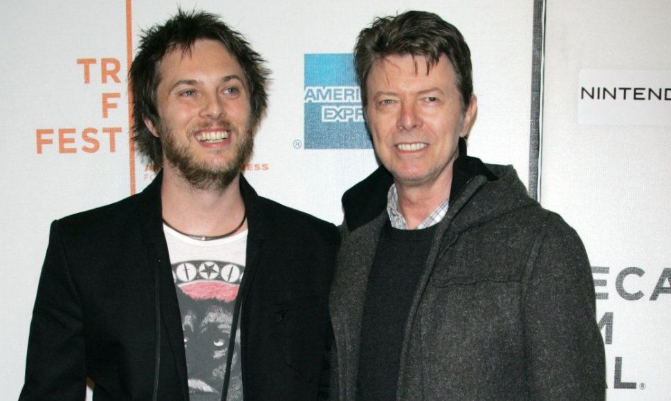 Davidas Bowie su sūnumi Duncanu Jonesu (2009 m.)