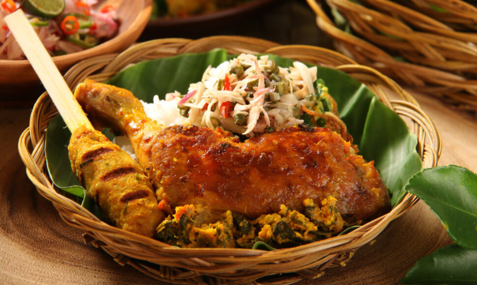 Patiekalas „Ayam Betutu“