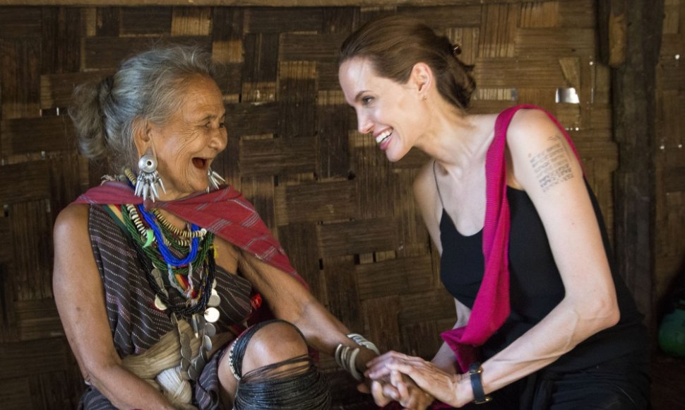 Angelina Jolie pabėgėlių stovykloje Tailande