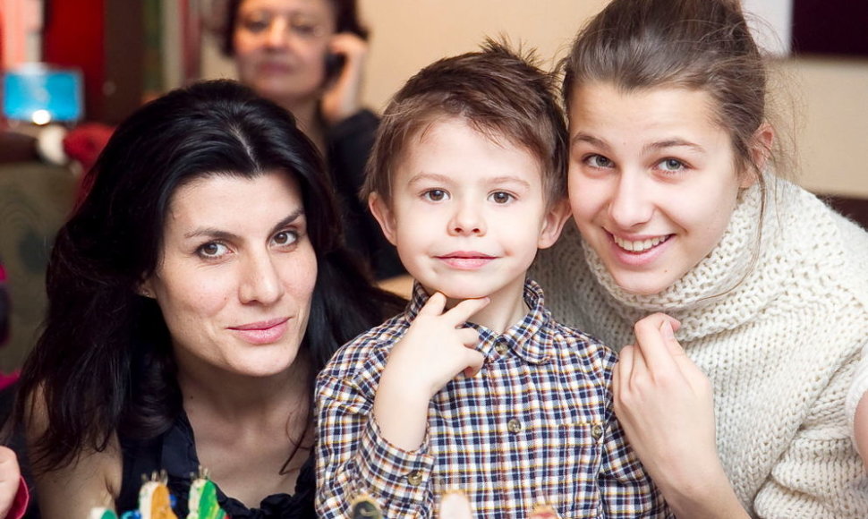 Renata Mikailionytė su dukra Marija ir sūnumi Justu