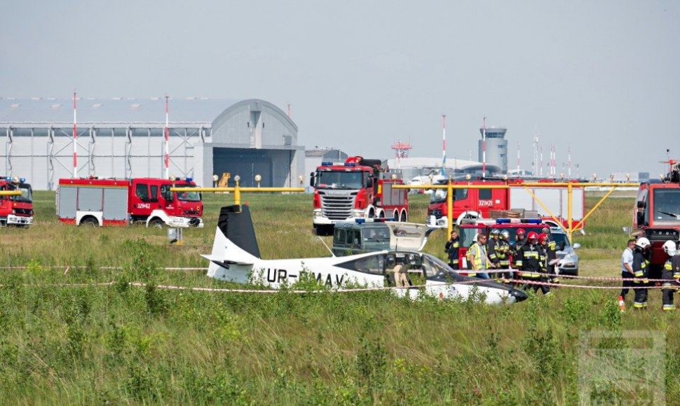 Lenkijoje, Žešuvoje, nedidelis lėktuvas patyrė avariją. 