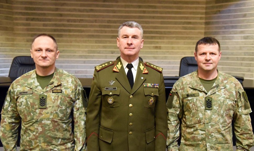 Lietuvos kariuomenės vadas suteikė aukščiausius puskarininkių laipsnius keturiems kariams