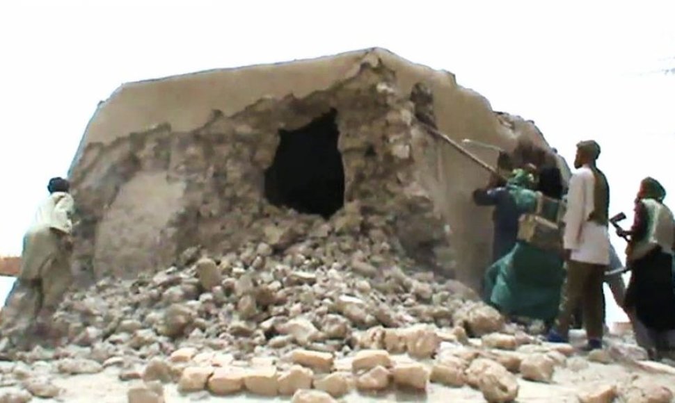 Malio islamistai griauna istorinio paveldo paminklus Timbuktu mieste.