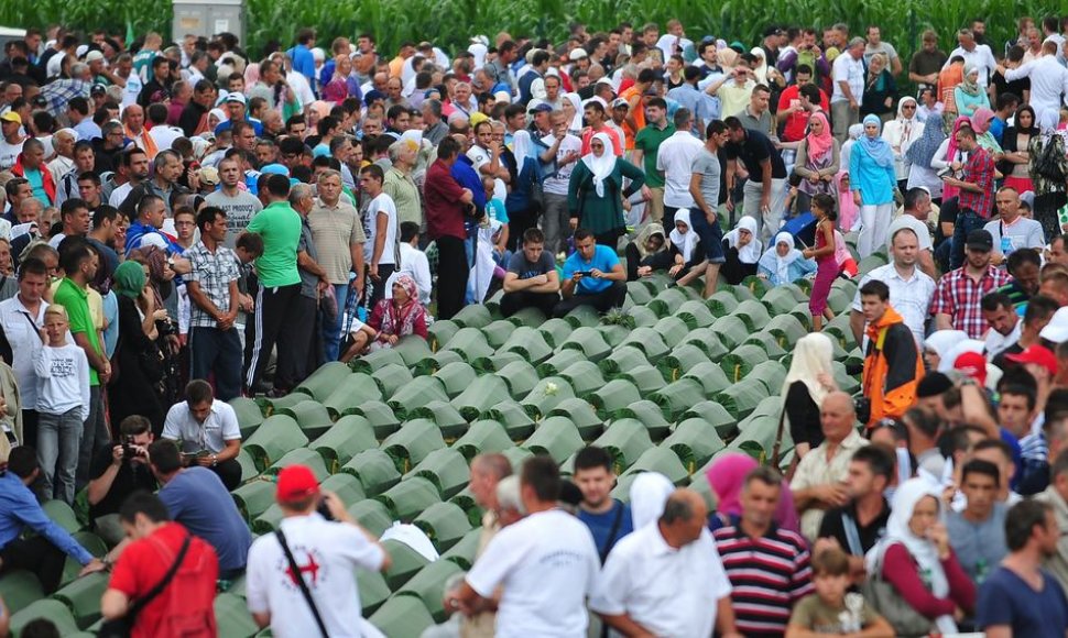 Srebrenicos žudynių aukų laidotuvės