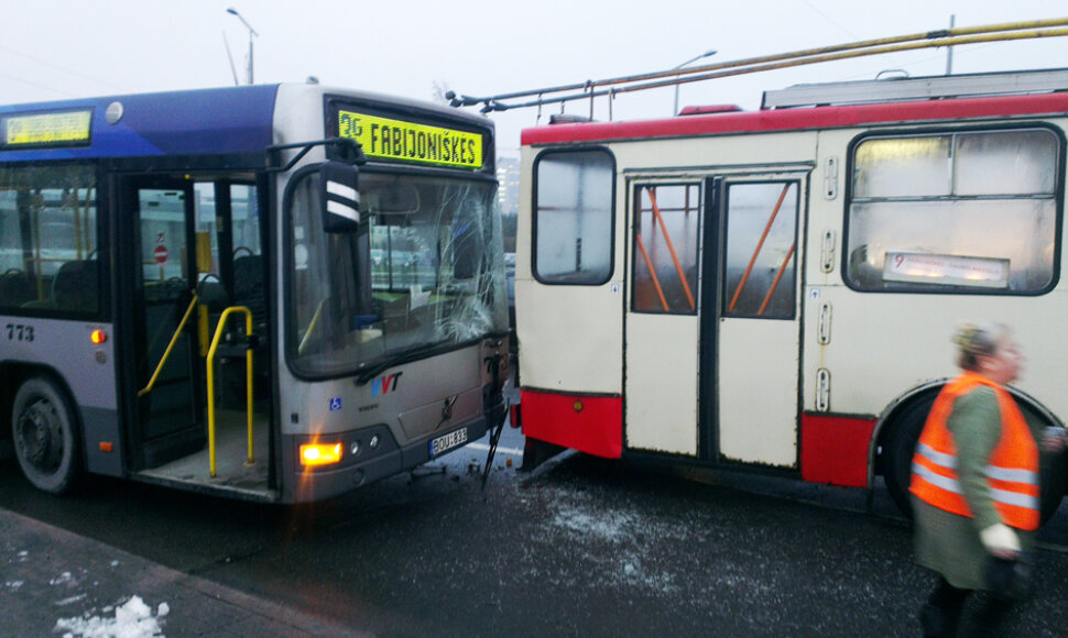 Autobuso ir troleibuso avarija Vilniuje