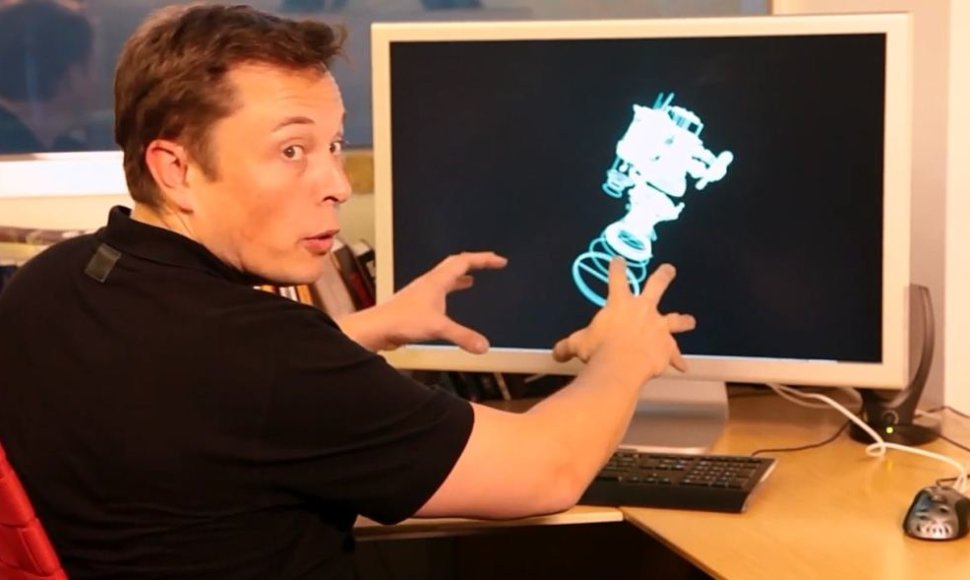 Elonas Muskas parodė, kaip rankomis erdvėje modeliuoti raketą