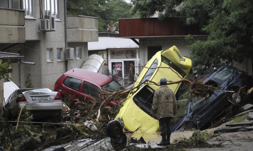 Liūčių sukelti potvyniai Varnoje