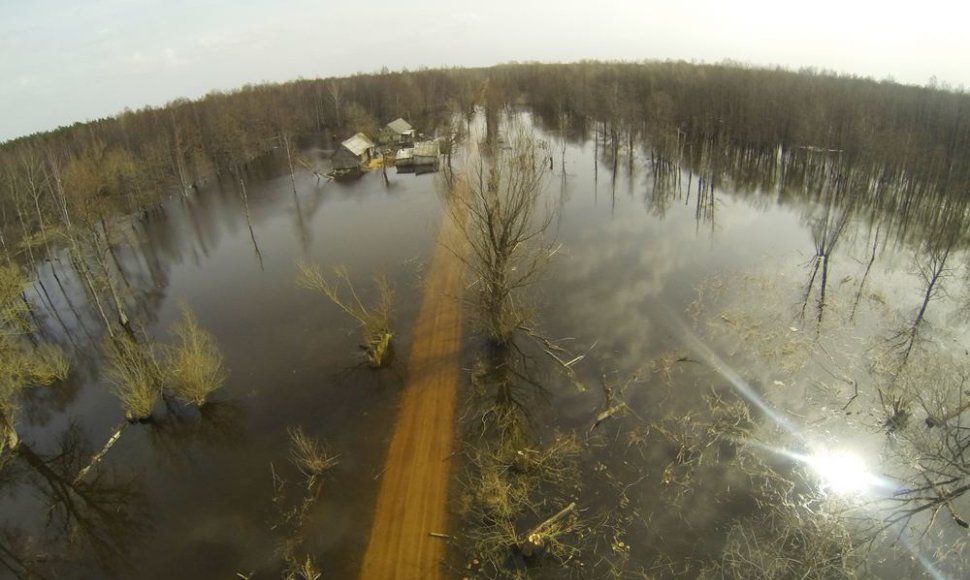 Potvynis pamaryje: apsemta pusė kilometro kelio Rusnė-Šilutė