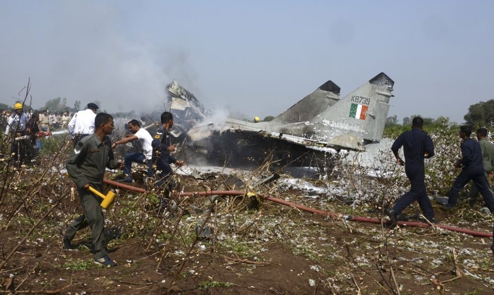 Sudužęs Indijos oro pajėgų MiG-29 naikintuvas