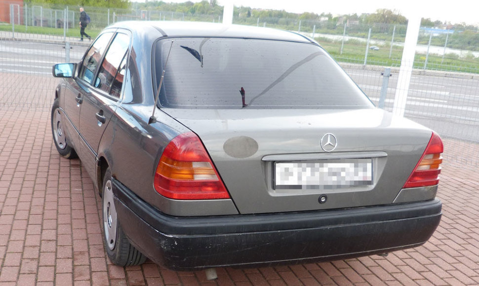 Iš Kaliningrado srities atvykusio ruso automobilis „Mercedes-Benz“