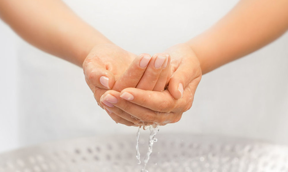 Plaunant rankas