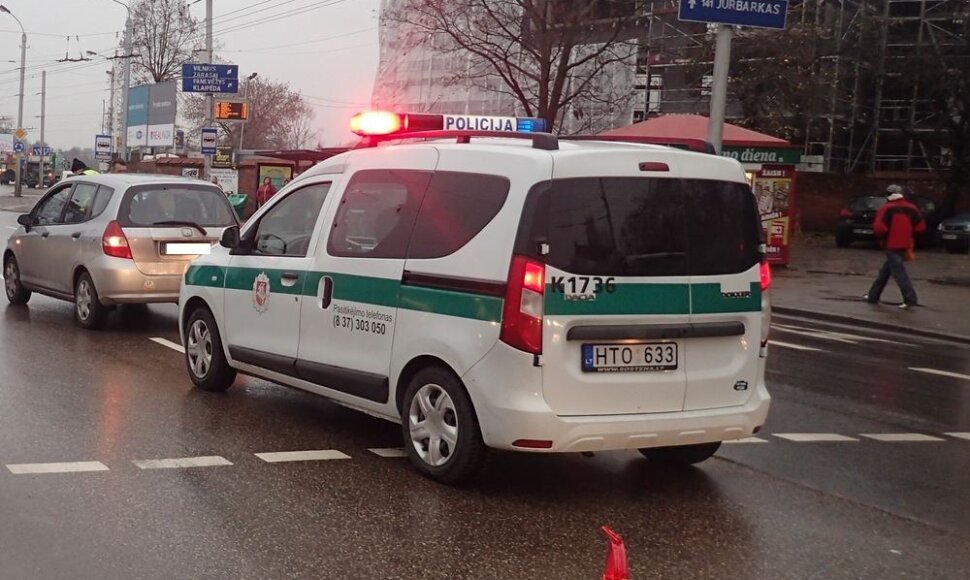 "Honda Jazz" Kauno Jonavos gatvėje partrenkė pėsčiąją