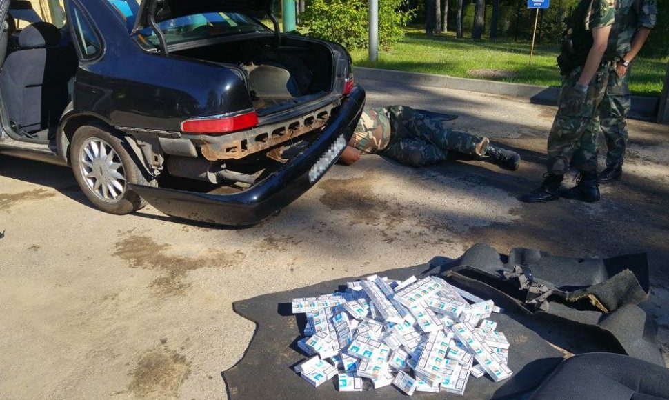 Kontrabandininko iš Baltarusijos melas paaiškėjo išardžius jo automobilį