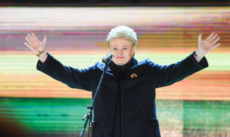 2015-03-11 Dalia Grybauskaitė koncerte Lietuvos Nepriklausomybės atkūrimo dienos 25-mečiui paminėti Katedros aikštėje