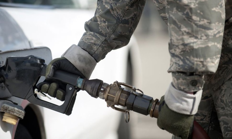 Benzino kainos JAV žymiai nusmuko.
