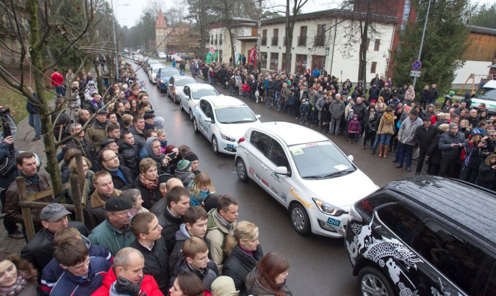 Standžia jungtimi sukabinta 20 automobilių