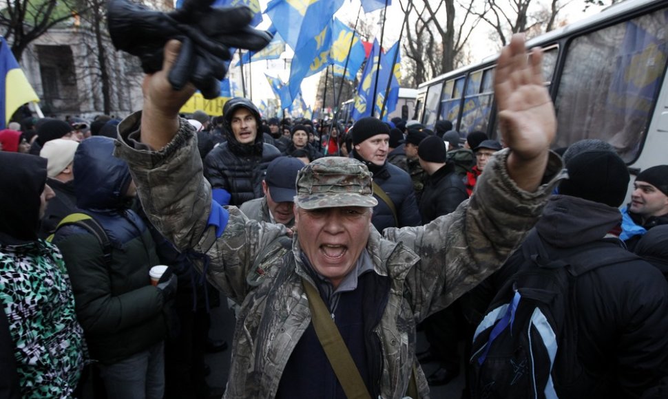 Protestuotojai prie Ukrainos parlamento 