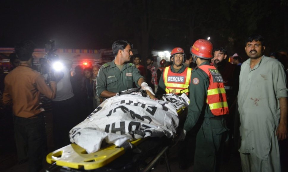 Pakistaną sukrėtė teroro išpuolis