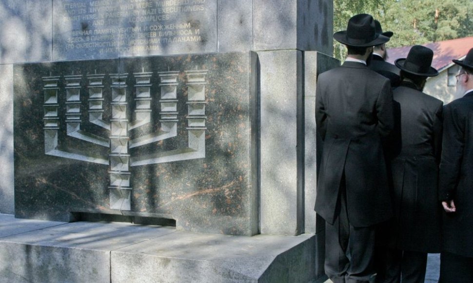Lietuvos žydų genocido 60-ųjų metinių minėjimas Aukštųjų Panerių memoriale. 