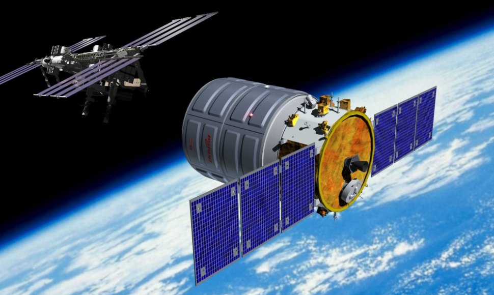 Erdvėlaivis „Cygnus“, kurį su palydovais į TKS pakels raketa nešėja.