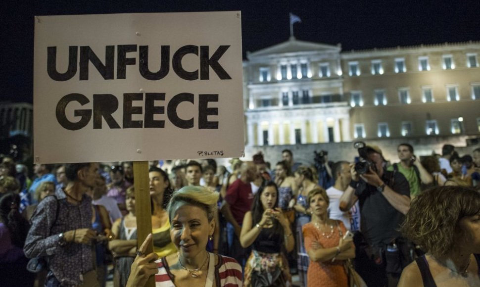 Graikai džiaugsmingai pasitinka referendumo rezultatus
