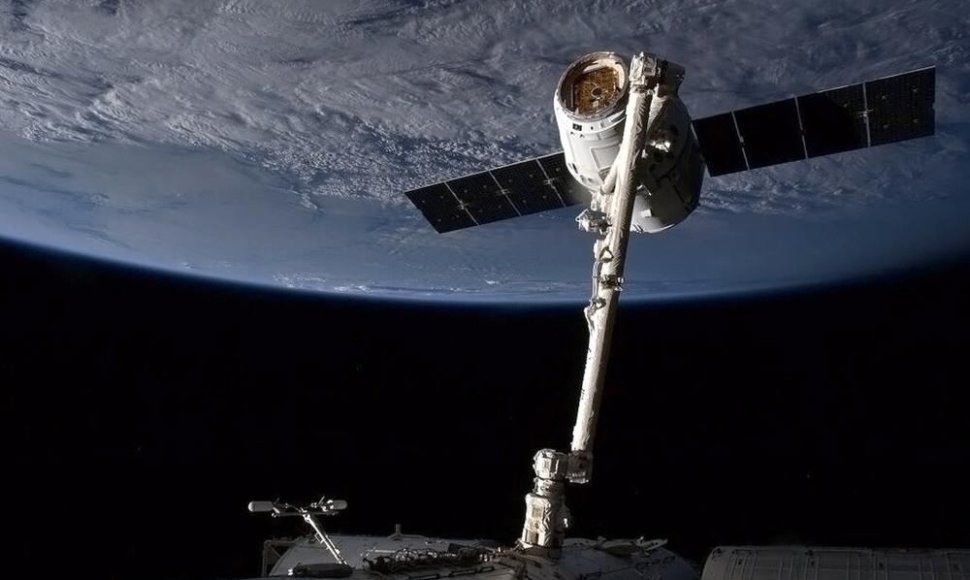 Krovinių siuntą atgabenusi „SpaceX“ kapsulė „Dragon“