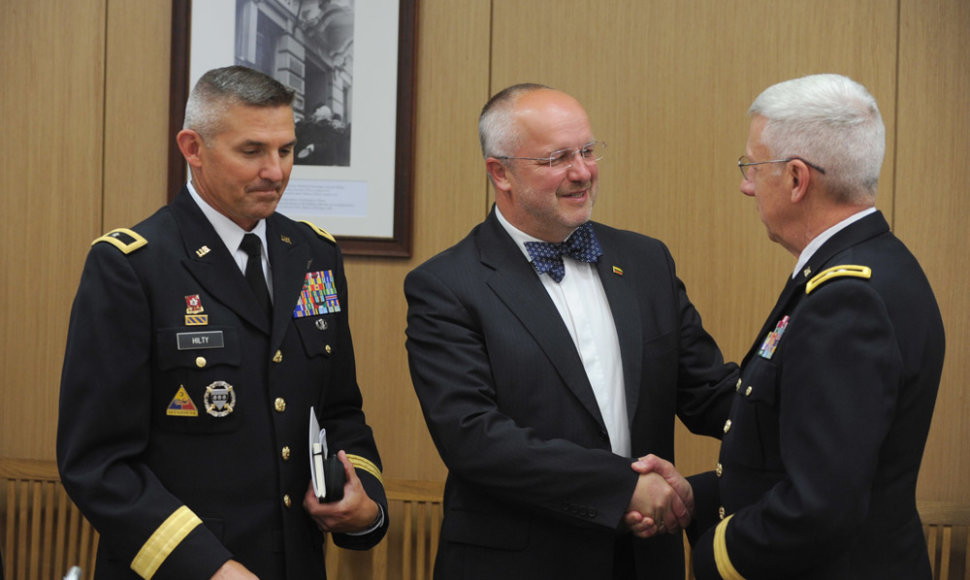 Ministras J. Olekas su JAV Pensilvanijos nacionalinės gvardijos vadu aptarė bendradarbiavimą gynybos srityje