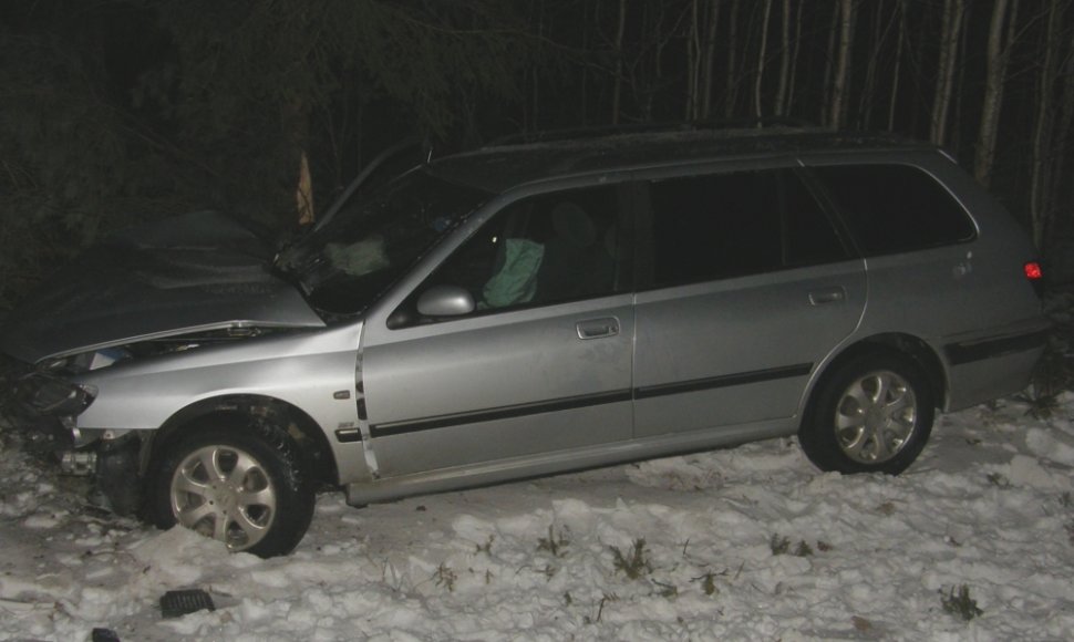 Automobilis „Peugeot 406“ po avarijos