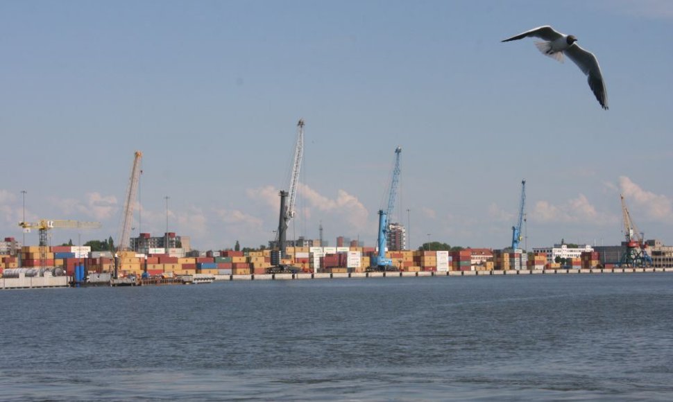 Klaipėdos uoste per pusantrų metų ketinama iškelti, išvalyti užterštą gruntą iš dokų ir nugabenti į specialią aikštelę. 