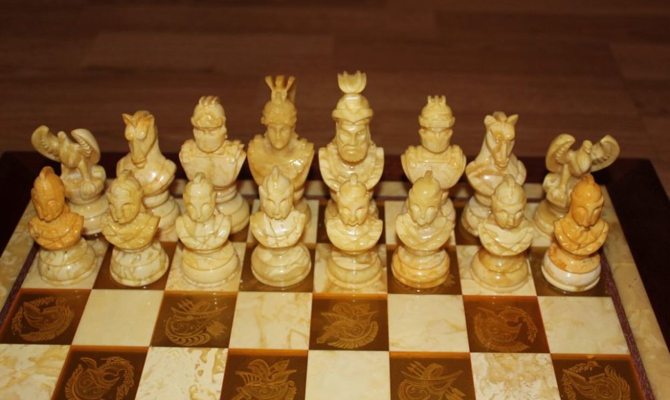 Gintariniai šachmatai