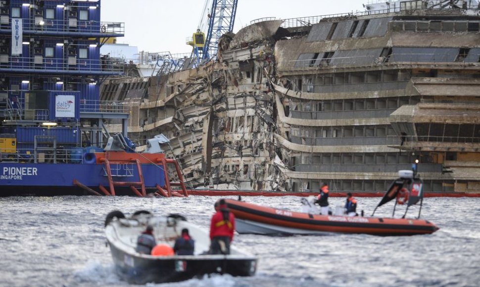 Kruizinio laivo „Costa Concordia“ šonas