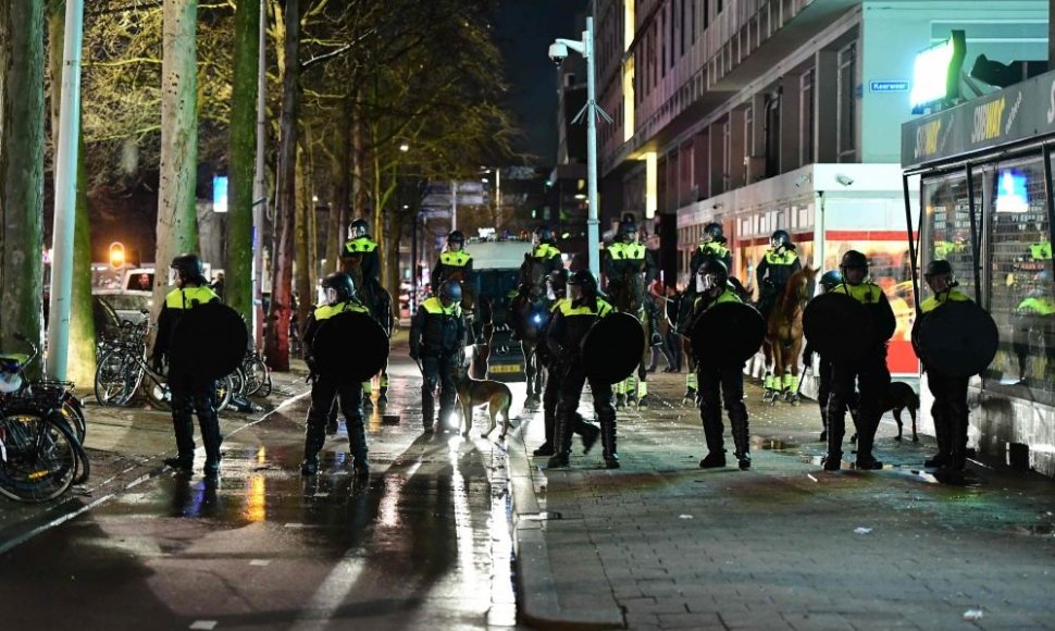 Policija vaikė protestuotojus