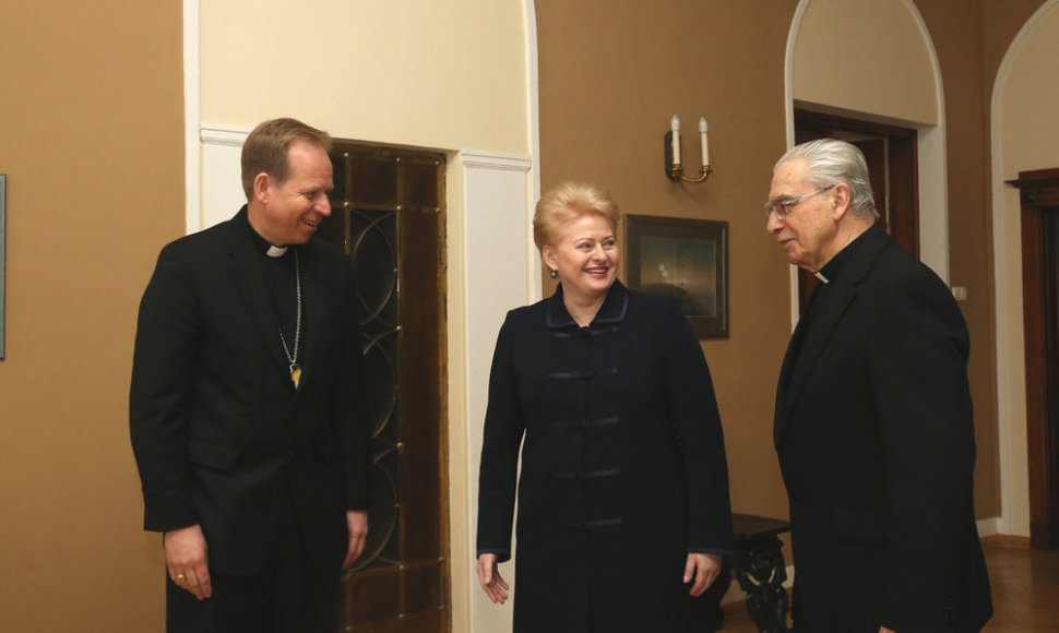 Prezidentė Dalia Grybauskaitė susitiko su kardinolu Audriu Juozu Bačkiu ir naujuoju Vilniaus arkivyskupu metropolitu nominatu Gintaru Grušu