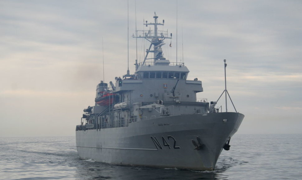 Baltijos šalių karinių laivų junginiui (angl. Baltic Squadron, BALTRON) priskirtas Lietuvos Kariuomenės Karinių jūrų pajėgų (KJP) aprūpinimo laivas N42 „Jotvingis".