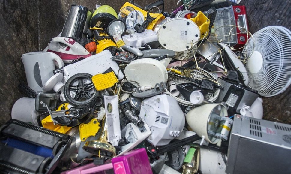 „EMP recycling“ elektronikos ir kitų atliekų perdirbimo gamykloje. 